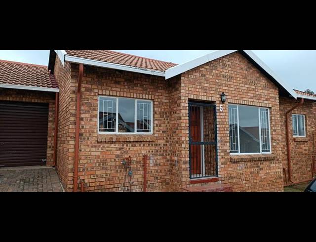 3 BEDROOM TOWNHOUSE FOR SALE IN GROBLERPARK